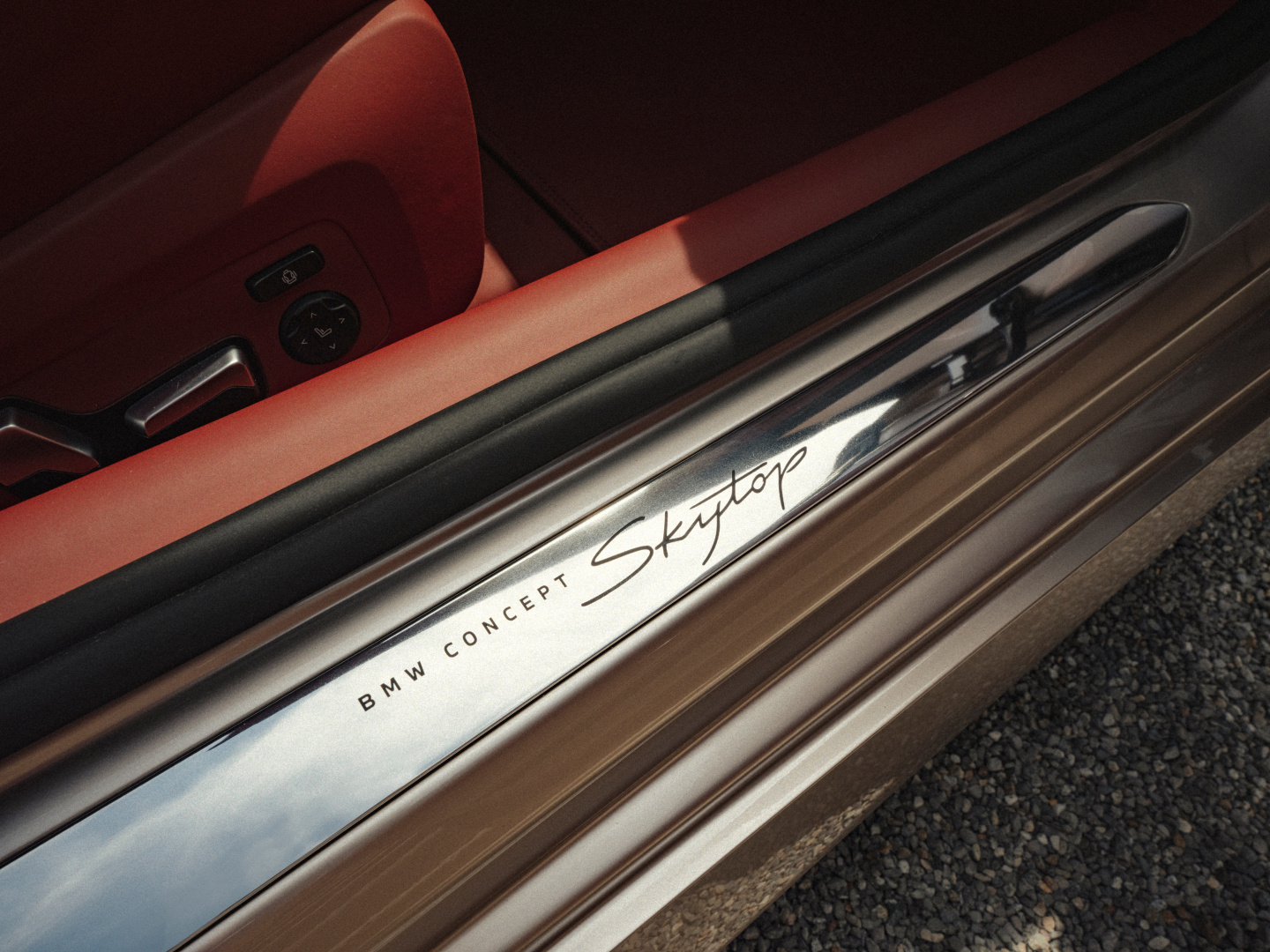 SMALL_P90551564_highRes